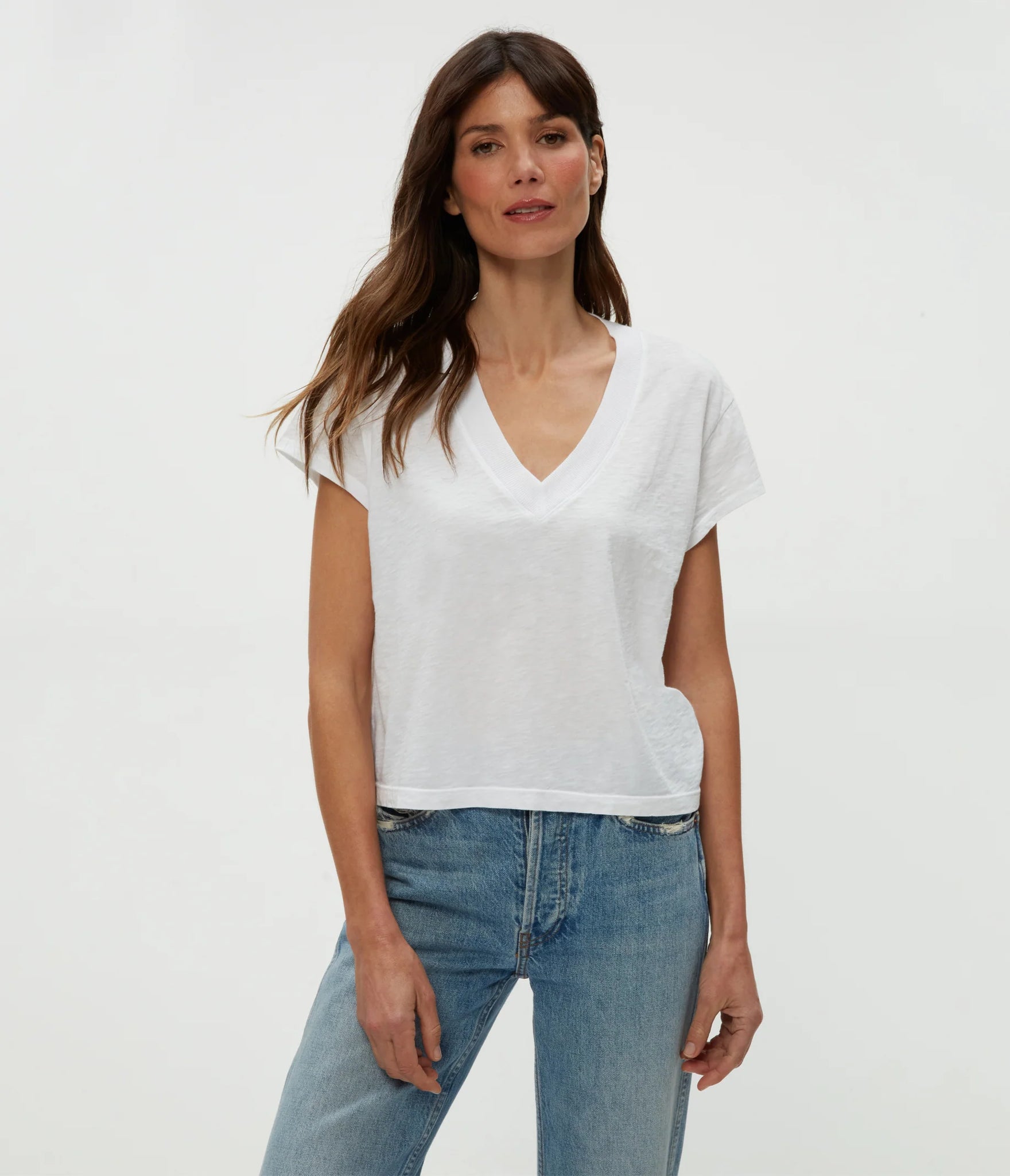 HARLAN CROPPED V-NECK TEE