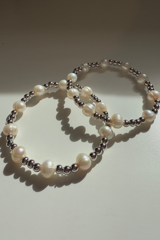 Silver Beaded Bracelet With Pearls